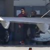 Jessica Biel enceinte et Justin Timberlake prennent un jet privé avec des membres de leur famille à l'aéroport de Van Nuys, le 28 décembre 2014.