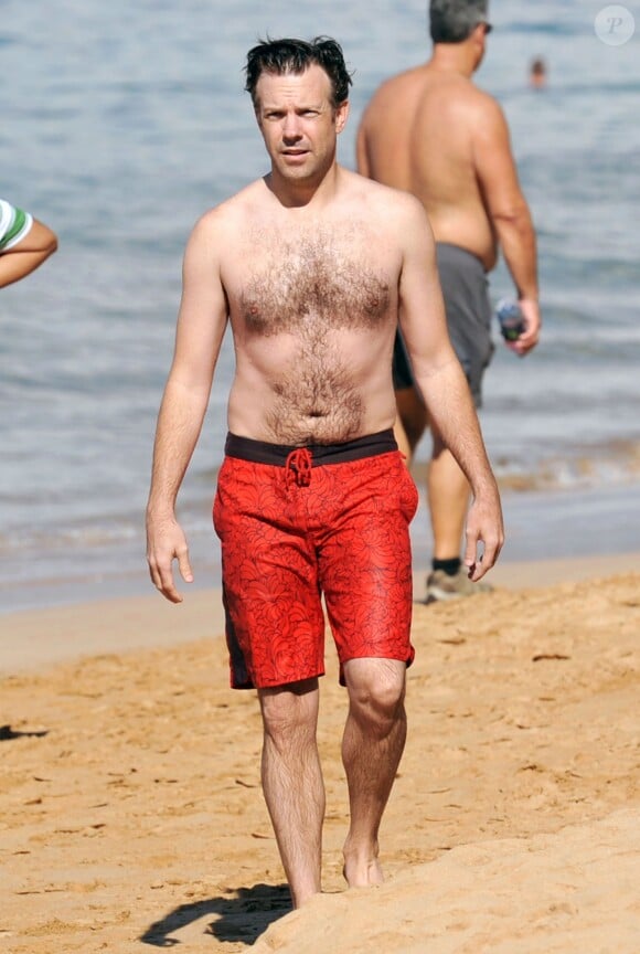 Exclusif - Jason Sudeikis sur la plage lors de ses vacances en fmaille à Hawaï, le 18 décembre 2014.