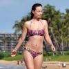 Exclusif - Olivia Wilde, sublime, sur la plage lors de ses vacances en famille à Hawaï, le 18 décembre 2014.