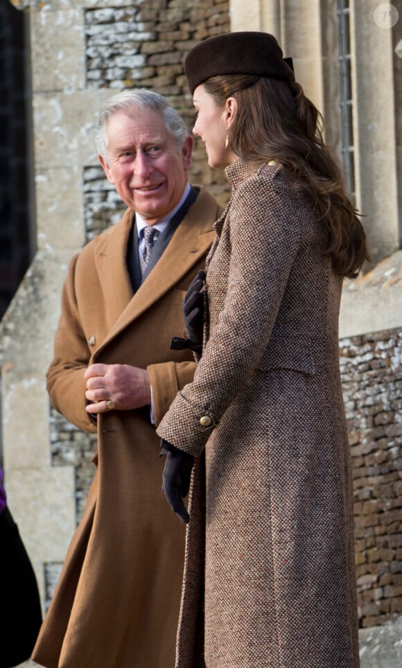Le prince Charles et Kate Middleton, duchesse de Cambridge, le 25 décembre 2014 lors du rassemblement de la famille royale pour la messe de Noël à Sandringham.
