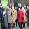 La famille royale britannique lors de son rassemblement annuel, le 25 décembre 2014, pour la messe de Noël à Sandringham. La reine Elizabeth II et le duc d'Edimbourg étaient entourés des princes Charles, William et Harry, de Kate Middleton, de la princesse Anne, du comte et de la comtesse de Wessex, de Peter et Autumn Phillips...