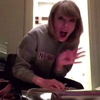 Taylor Swift : Touchante mère Noël qui manque de finir les quatre fers en l'air