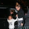 Jennifer Lopez a emmené ses jumeaux Max et Emme au cinéma et dans un fast food à Calabasas, le 9 novembre 2014.