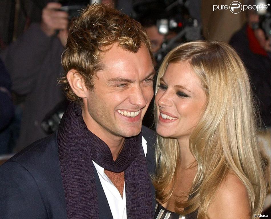 Jude Law et Sienna Miller, en octobre 2004 Purepeople Jude Law et Sienna Miller, en octobre 2004 Purepeople