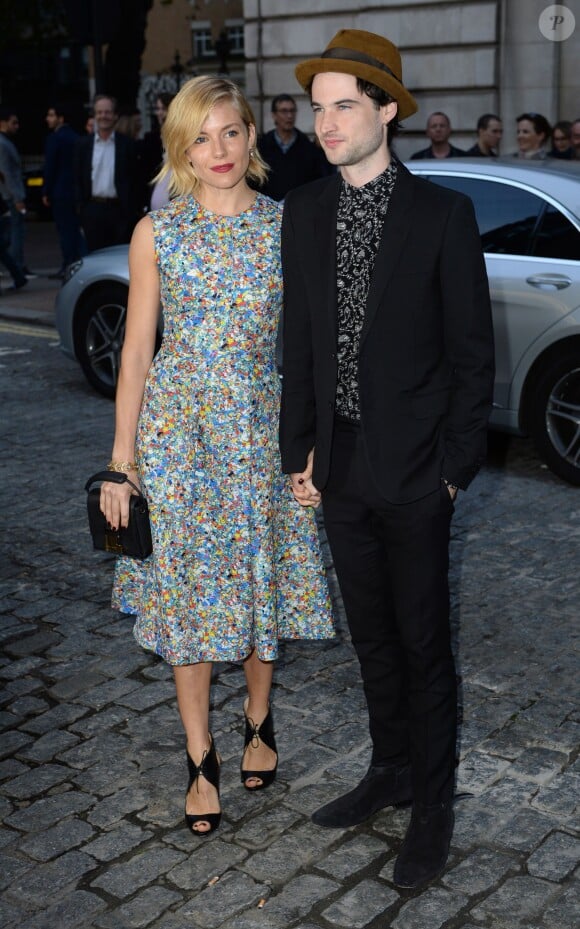 Sienna Miller et Tom Sturridge à Londres le 5 octobre 2014.