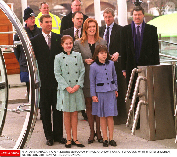 Le prince Andrew lors de son 40e anniversaire, en 2000, avec Sarah Ferguson, duchesse d'York, et leurs filles Beatrice et Eugenie.
