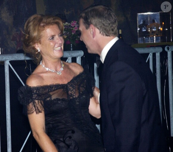 Sarah Ferguson, duchesse d'York, et le prince Andrew, duc d'York, en septembre 2002 lors d'une soirée à la Tour de Londres.