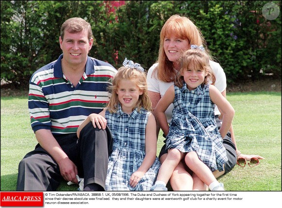 Le prince Andrew et Sarah Ferguson en 1996 avec leurs filles Eugenie et Beatrice