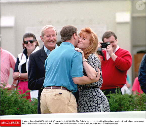 Le prince Andrew et Sarah Ferguson en 1996 au golf de Wentworth lors d'un tournoi caritatif