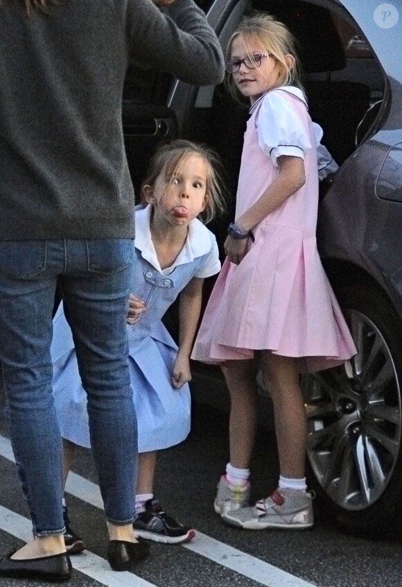 Jennifer Garner emmène ses filles Violet et Seraphina (qui fait des grimaces) faire du shopping au Brentwood Country Mart, le 5 janvier 2015.