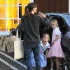Jennifer Garner emmène ses filles Violet et Seraphina faire du shopping au Brentwood Country Mart, le 5 janvier 2015.