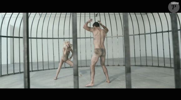 Image extraite du clip "Elastic Heart" de Sia. Réalisé par Sia et Daniel Askill, avec Shia LaBeouf et Maddie Ziegler, chorégraphié par Ryan Heffington. Janvier 2015.