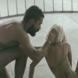 Image extraite du clip "Elastic Heart" de Sia. Réalisé par Sia et Daniel Askill, avec Shia LaBeouf et la danseuse Maddie Ziegler, chorégraphié par Ryan Heffington. Janvier 2015.