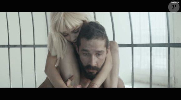Image extraite du clip "Elastic Heart" de Sia. Réalisé par Sia et Daniel Askill, avec Shia LaBeouf et Maddie Ziegler, chorégraphié par Ryan Heffington. Janvier 2015.