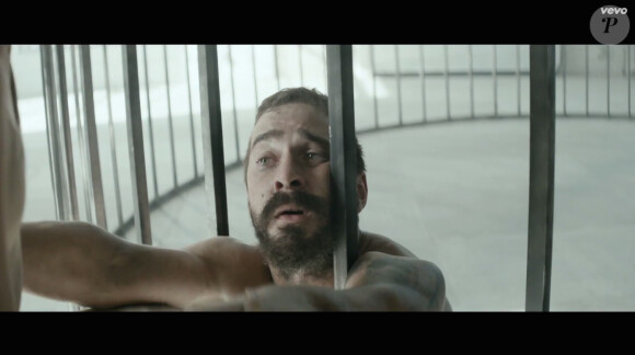 Image extraite du clip "Elastic Heart" de Sia. Réalisé par Sia et Daniel Askill, avec Shia LaBeouf et Maddie Ziegler, chorégraphié par Ryan Heffington. Janvier 2015.