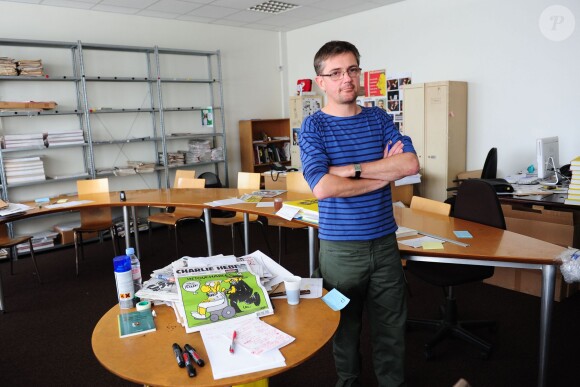 Stéphane Charbonnier, dit Charb, dans les locaux de Charlie Hebdo dont il était le directeur de la publication, le 19 septembre 2012. Charb est mort le 7 janvier 2015.