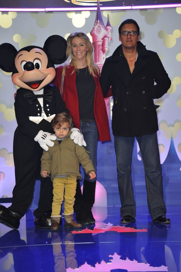 Dany Brillant avec sa femme Nathalie et leur fils pour la Prolongation du 20eme anniversaire de Disneyland Paris, le 23 mars 2013.  