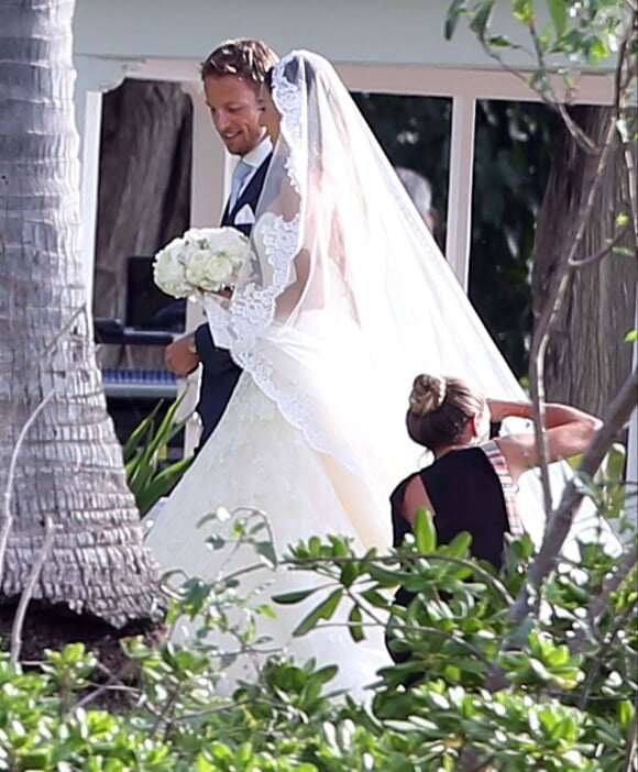 Exclusif - Le coureur automobile Jenson Button et Jessica Michibata se marient dans la stricte intimité à Maui à Hawaï, le 29 décembre 2014 entourés de leurs familles et de leurs amis.