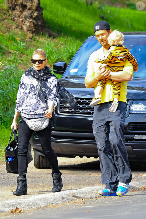 Fergie et Josh Duhamel de sortie avec le petit Axl à Brentwood, Los Angeles, le 9 janvier 2015.