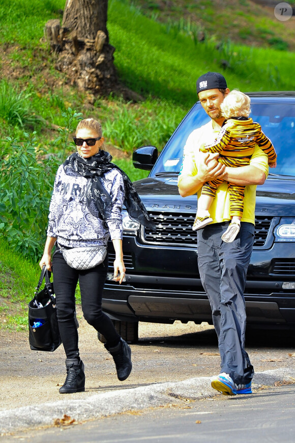 Fergie et Josh Duhamel de sortie avec le petit Axl à Brentwood, Los Angeles, le 9 janvier 2015.