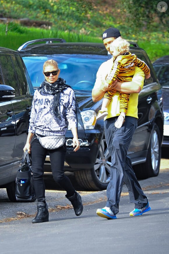 Fergie et Josh Duhamel de sortie avec le petit Axl à Brentwood, Los Angeles, le 9 janvier 2015.