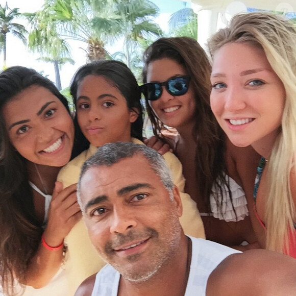 Romario (49 ans) avec ses enfants et sa nouvelle compagne Dixie Pratt (19 ans) sur l'île d'Aruba - janvier 2015