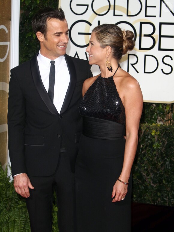Jennifer Aniston et son fiancé Justin Theroux aux Golden Globe Awards à Los Angeles, le 11 janvier 2015.