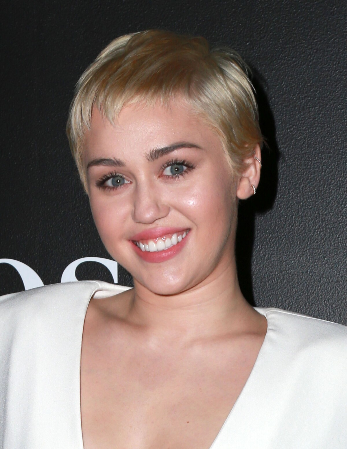 Miley Cyrus Enti Rement Nue Elle Se Laisse Photographier Purepeople