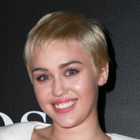 Miley Cyrus : Entièrement nue, elle se laisse photographier...