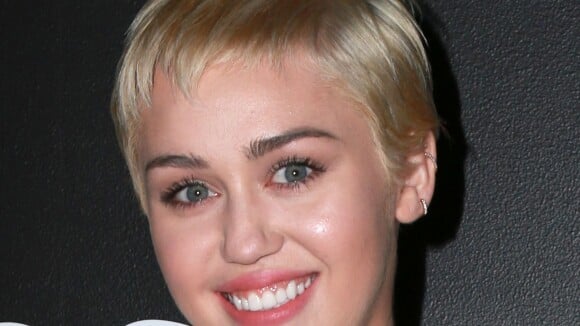 Miley Cyrus : Entièrement nue, elle se laisse photographier...