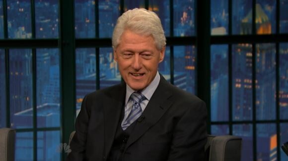 Bill Clinton, papy ému et drôle, compare sa petite-fille à une drôle d'invention