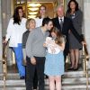Chelsea Clinton sort de l'hôpital avec sa fille Charlotte en compagnie de son mari Marc Mezvinsky et de ses parents Bill et Hillary. New York, le 29 septembre 2014.