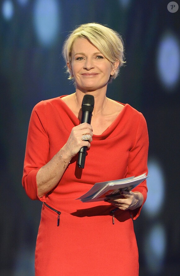 Sophie Davant - Téléthon 2013 dans les studios de télévision de La Plaine-Saint-Denis le 7 décembre 2013.