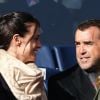Arnaud Lagardère et sa femme Jade Foret - Amoureux complices au match de de la ligue 1 entre le PSG et Evian au Parc des Princes à Paris le 18 janvier 2014. Le Psg à remporté le match sur le score de 4 buts à 2. Il y a eu une minute d'applaudissements pour les attentats de la semaine dernière "Ici, c'est Charlie"