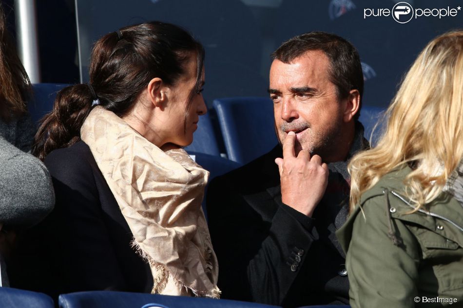 Arnaud Lagardère et sa femme Jade Foret - au match de de la ligue 1 entre le PSG et Evian au Parc des Princes à Paris le 18 janvier 2014. Le Psg à remporté le match sur le score de 4 buts à 2. Il y a eu une minute d&#039;applaudissements pour les attentats de la semaine dernière &quot;Ici, c&#039;est Charlie&quot;