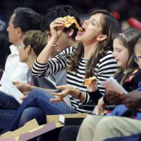 Jennifer Garner parle ''régime extrême''... et dévore une pizza avec Violet