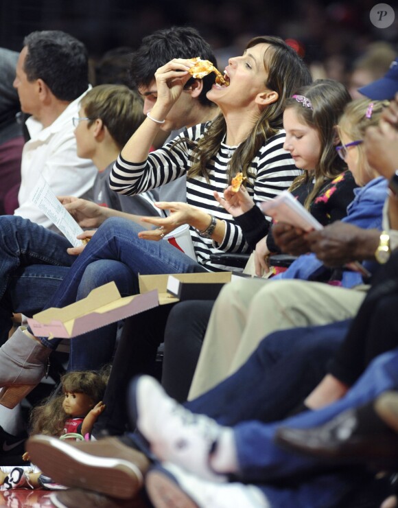 Jennifer Garner avec sa fille Violet au match de Clippers contre les Celtics au Staples Center, Los Angeles, le 19 janvier 2015.