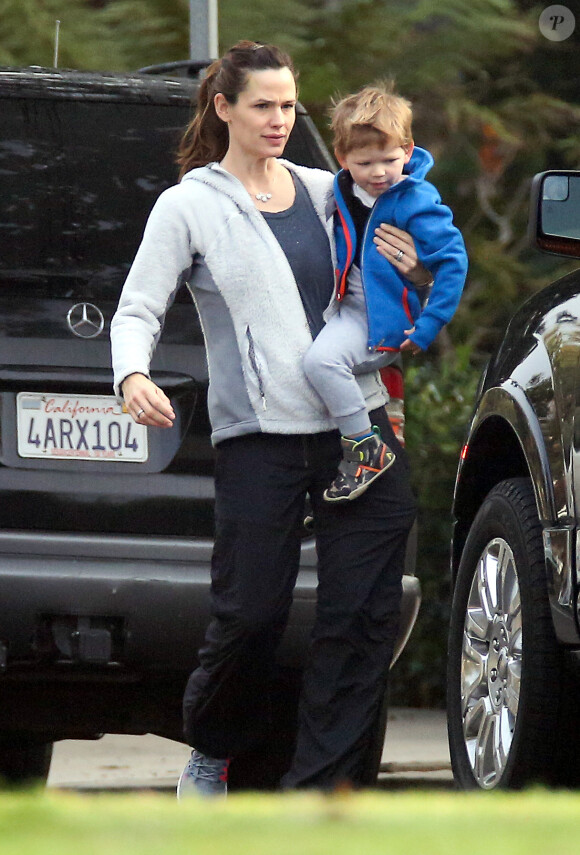 Jennifer Garner et son fils Samuel dans les rues de Brentwood, le 12 janvier 2015.