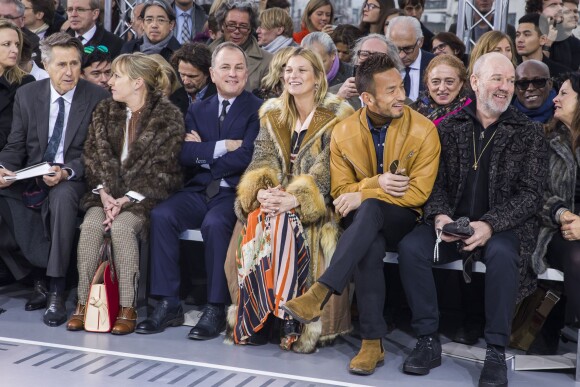 Bryan Ferry, Michael Burke et sa femme Brigitte, Kate Moss, Hidetoshi Nakata et Michael Stipe assistent au défilé homme Louis Vuitton automne-hiver 2015-2016 au Parc André Citroën. Paris, le 22 janvier 2015.