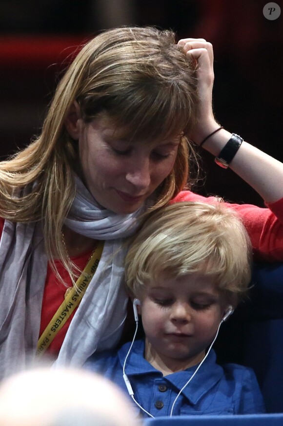 Carine Lauret (compagne de Gilles Simon) et leur fils Timothée - People au tournoi de tennis BNP Paribas Masters 2014 au Palais Omnisports de Paris-Bercy, le 28 octobre 2014.