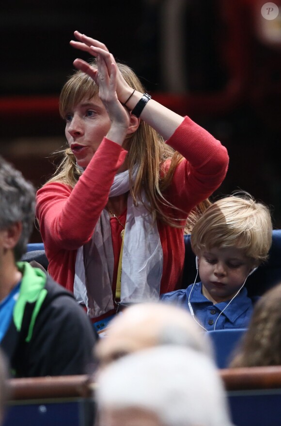 Carine Lauret (compagne de Gilles Simon) et leur fils Timothée - People au tournoi de tennis BNP Paribas Masters 2014 au Palais Omnisports de Paris-Bercy, le 28 octobre 2014.