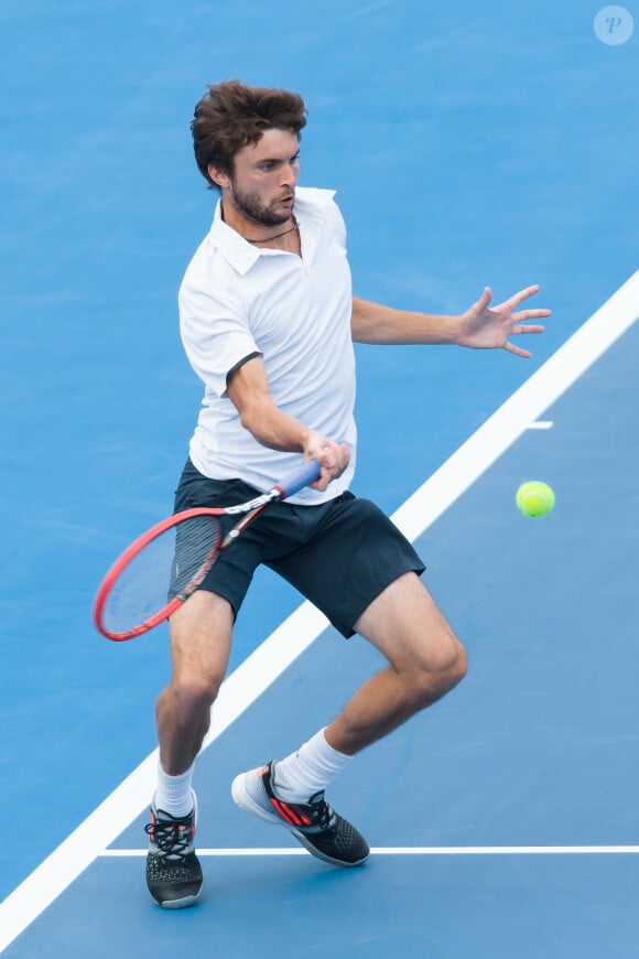 Gilles Simon (FRA) in action on day 2 of the 2015 Kooyong Classic tournament at the Kooyong Lawn Tennis Club in Melbourne, Australia January 14, 2015. Photo by Cal Sport Medi/DDP USA/ABACAPRESS.COM14/01/2015 - Melbourne