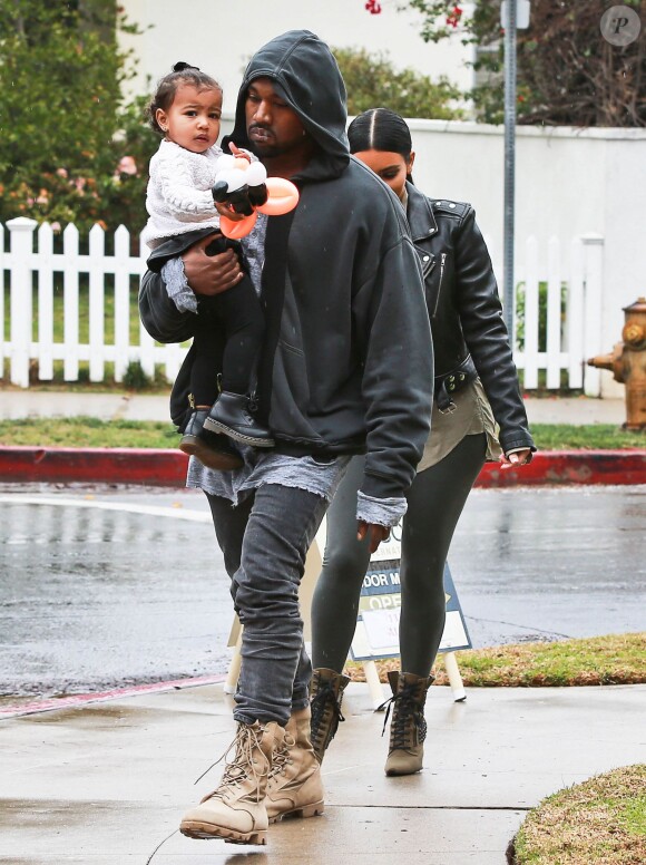Exclusif - Kim Kardashian, Kanye West et leur fille North se rendent à une fête chez des amis à Brentwood le 10 janvier 2015.