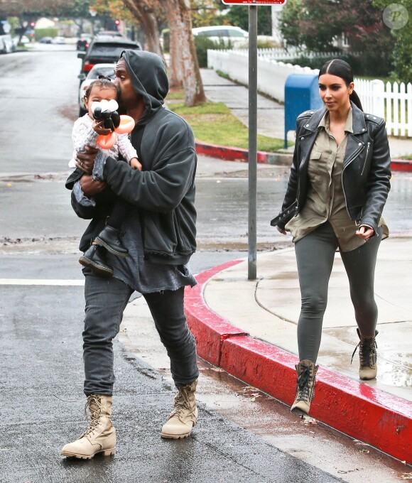 Exclusif - Kim Kardashian, Kanye West et leur fille North se rendent à une fête chez des amis à Brentwood le 10 janvier 2015.