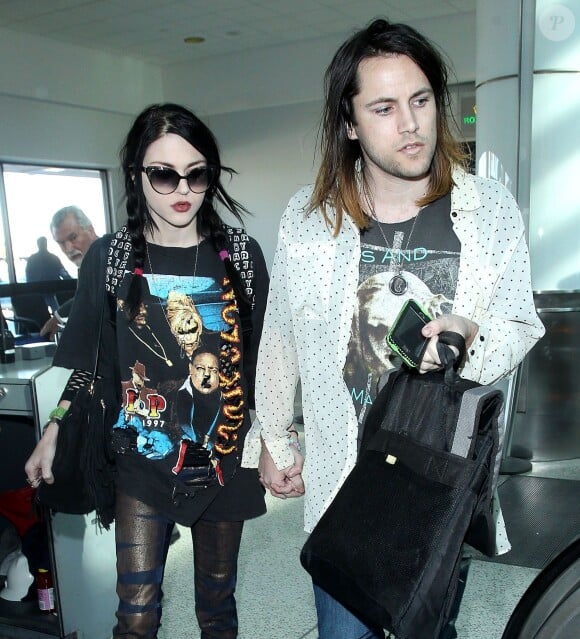 Frances Bean Cobain et son fiancé Isaiah Silva à l'aéroport de Los Angeles pour se rendre dans l'Utah au Festival du Film de Sundace, le 26 janvier 2015. 