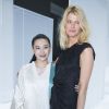 Lan Yu et Ingrid Seynhaeve à l'issue du défilé haute couture printemps-été 2015 de la créatrice chinoise au Grand Palais. Paris, le 28 janvier 2015.