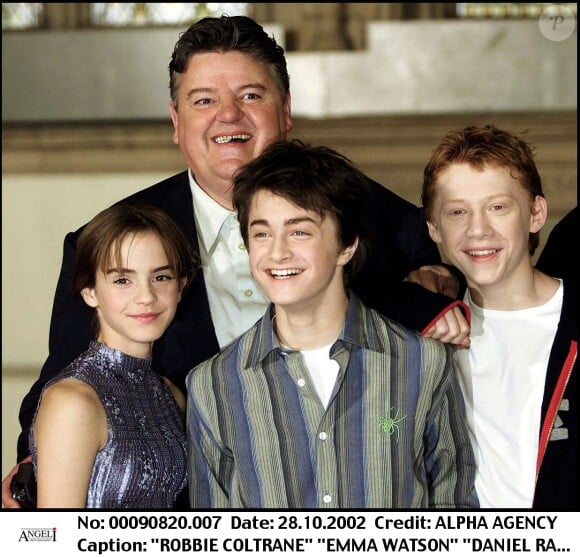 Robbie Coltrane, Emma Watson, Daniel Radcliffe et Rupert Grint lors du photocall de Harry Potter et la chambre des secrets à Londres le 28 octobre 2002