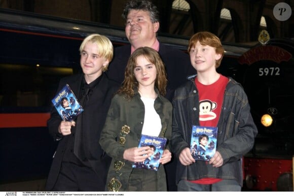 Robbie Coltrane, Rupert Grint, Emma Watson et Tom Felton lors du lancement du DVD de Harry Potter à Londres le 9 mai 2002