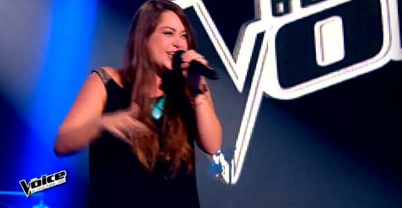 Sharon Laloum rappe sur du Serge Gainsbourg dans The Voice 4, sur TF1, le samedi 31 janvier 2015