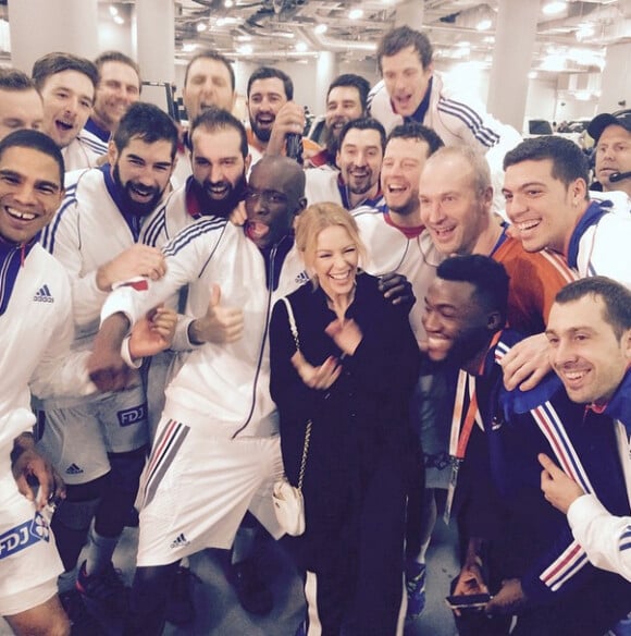 Kylie Minogue célèbre la Coupe du monde de hand remportée par les Bleus à Doha le 1er février 2015. 
